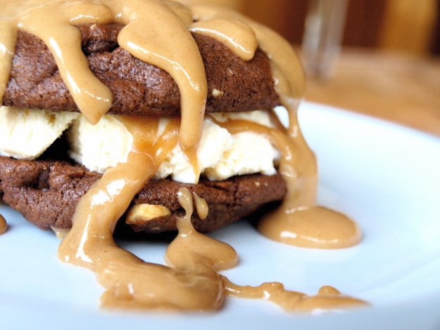 chocolate peanut butter ice cream sandwiches with peanut butter drizzle